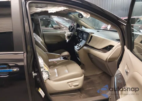 2015 Toyota Sienna Xle 8 Passenger z USA, uszkodzony, nr VIN 5TDYK3DC7FS581134